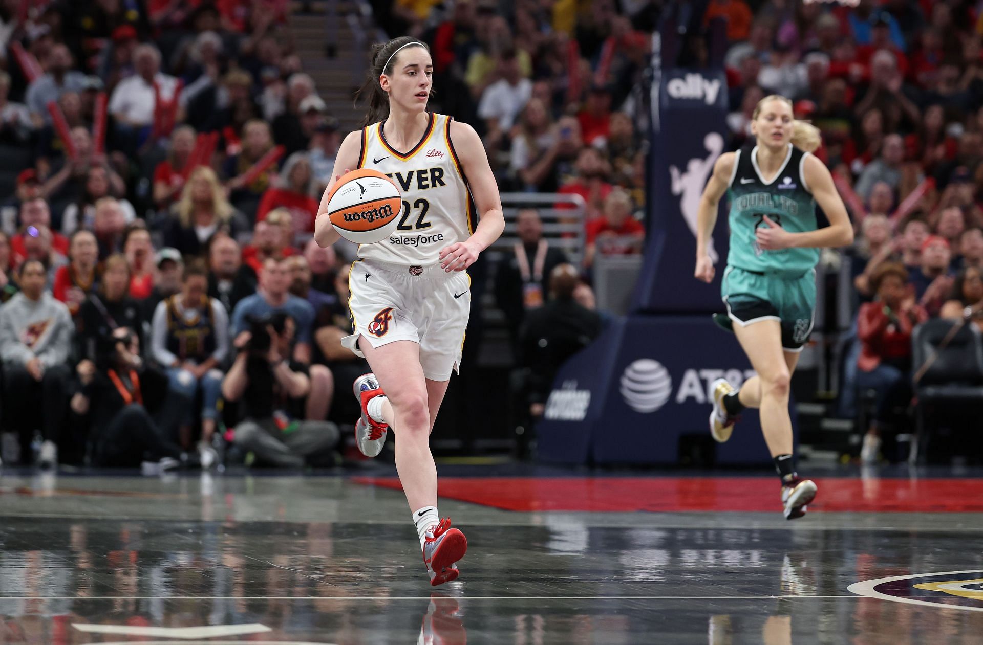 Caitlin Clark #22 of the Indiana Fever dribbles the ball against the New York Liberty - Source: Getty